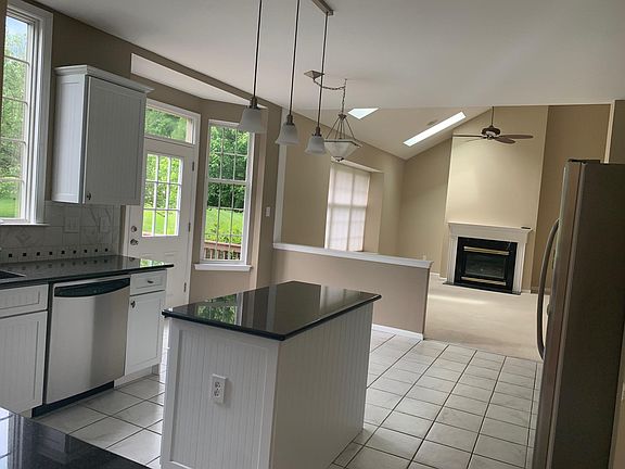 4th image of 411 Knolls Rd