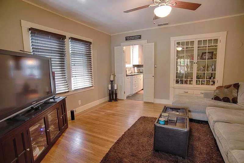 3 bed, 1281 sqft, $2,700 — Photo 2