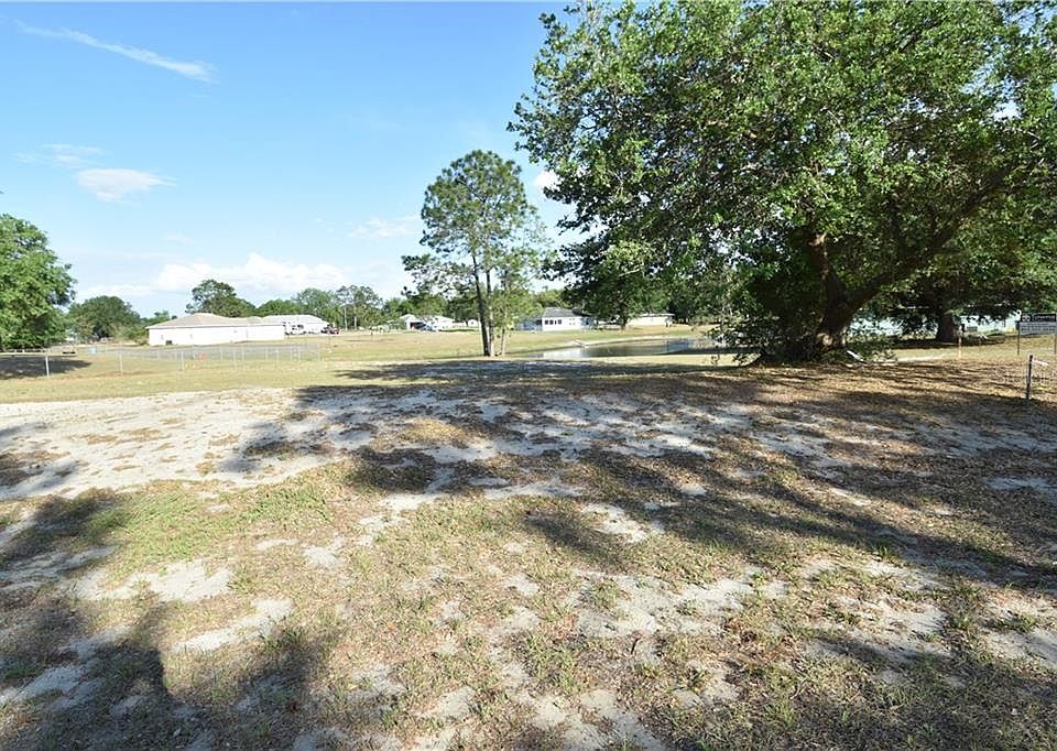 2nd image of 2884 Pond View Dr