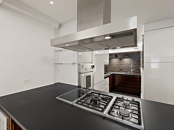 5th image of 116 Central Park S APT 5D