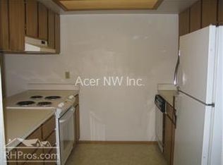 5121 176th St SW APT 4, Lynnwood, WA 98037