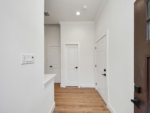 5th image of 3712 Noah St