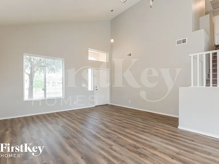 1573 Alpine Hills Ave — Photo 3