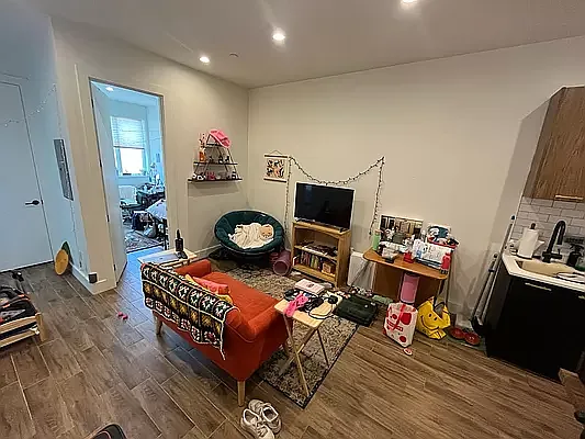 Rented by Friedman Mayer, LREB | media 6