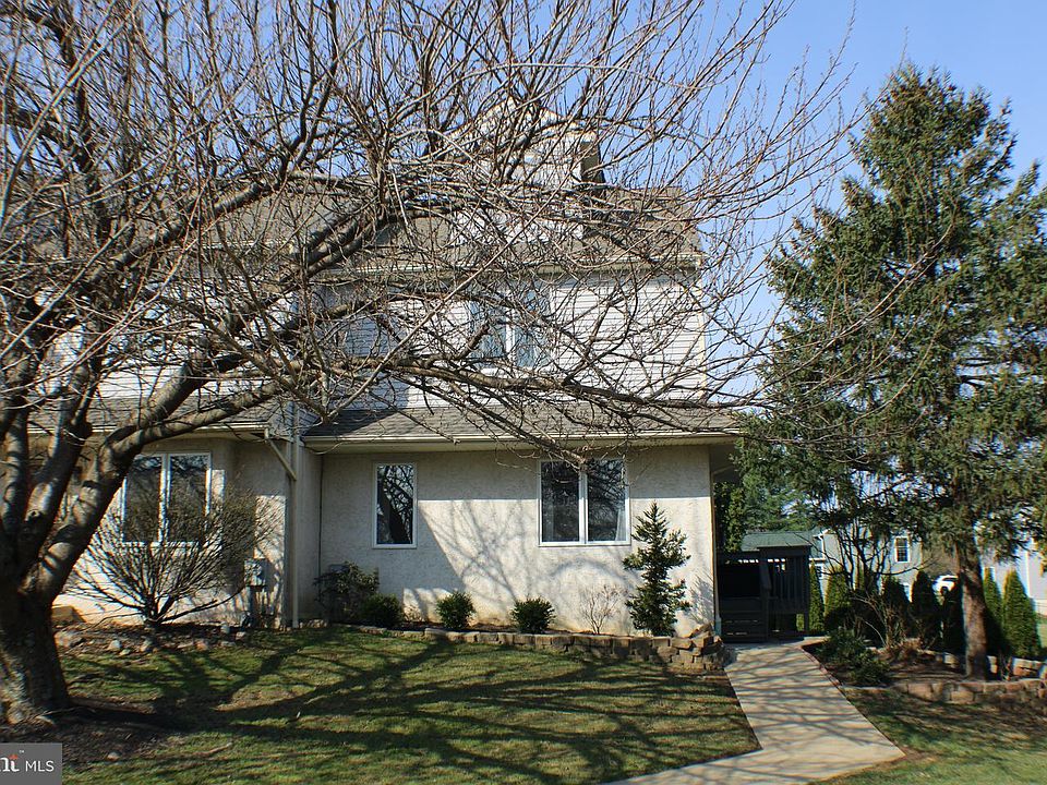 1st image of 104 Pinebrooke Cir