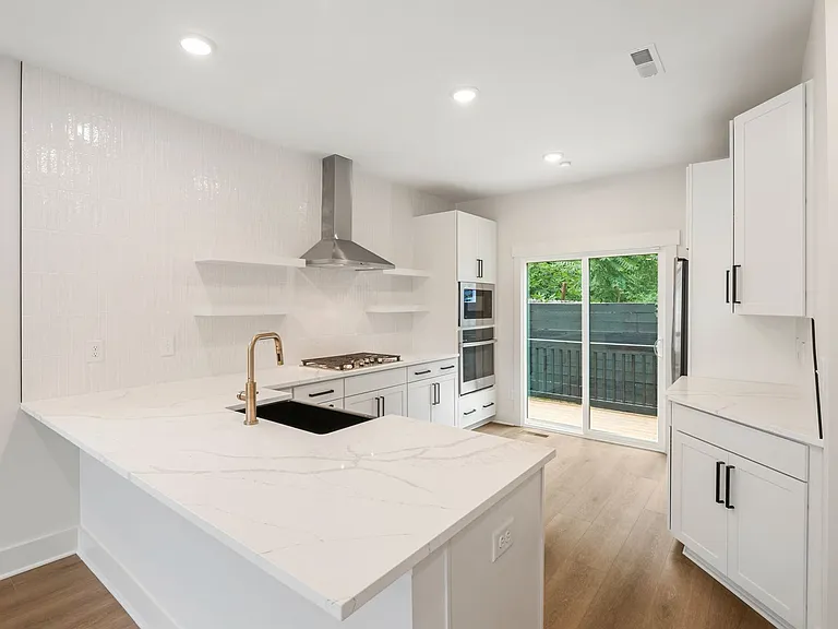 1015 Grant St — Photo 4