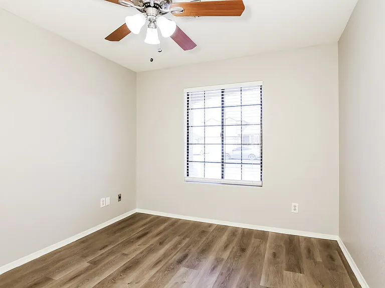 8727 W Sierra Vista Dr — Photo 12