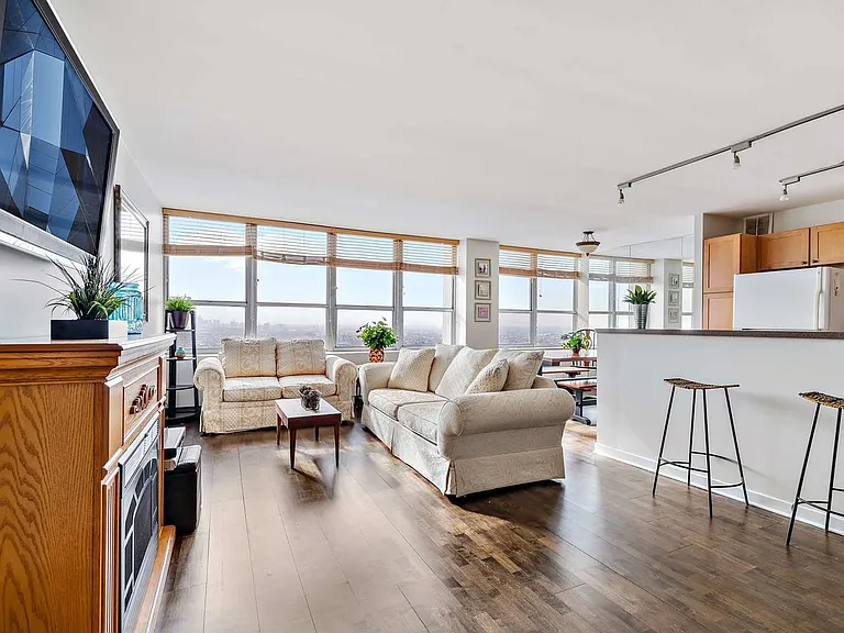 655 W Irving Park Rd #4103 — Photo 1