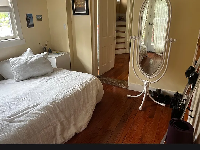 327 N Almond St — Photo 13
