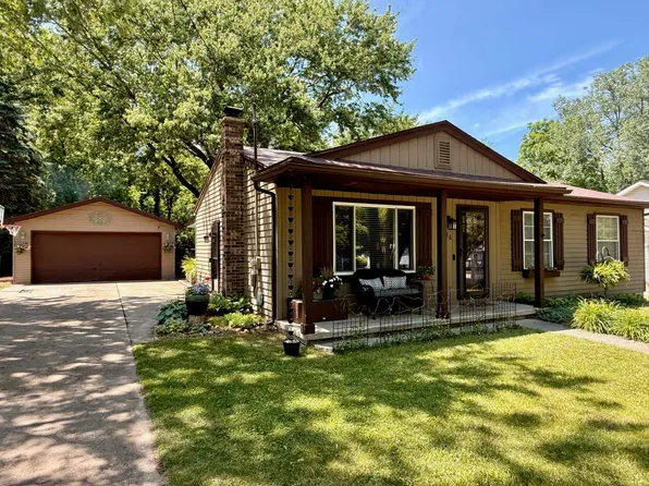 316 Colfax St, Fenton, MI 48430