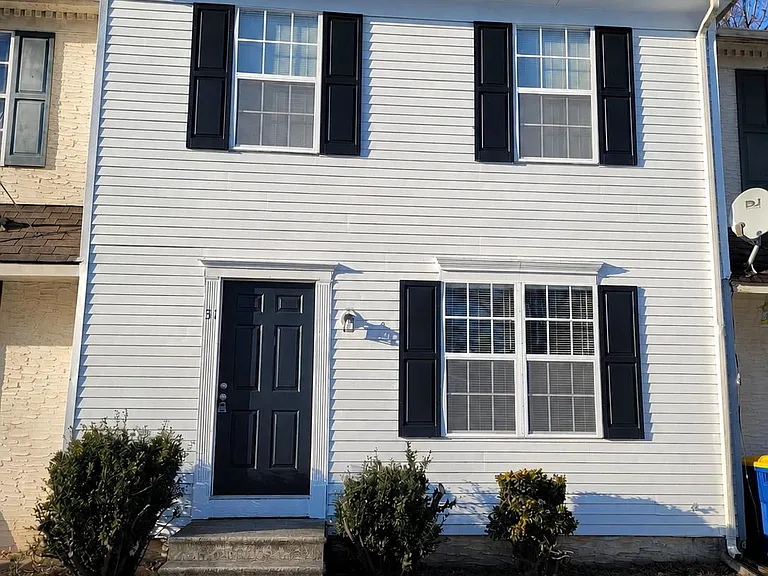 31 Lamplighter Ln — Photo 1