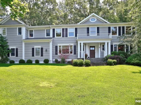 8 Tanger Dr, Livingston, NJ 07039