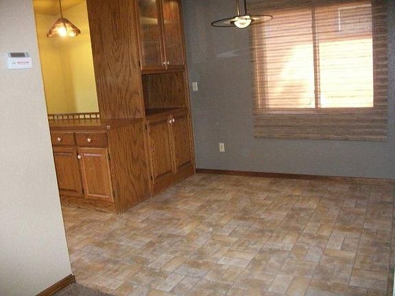 4th image of 863 18th Ave N