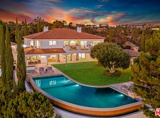 2576 Bowmont Dr, Beverly Hills, CA 90210