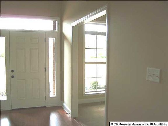 5th image of 2134 Woodridge Dr