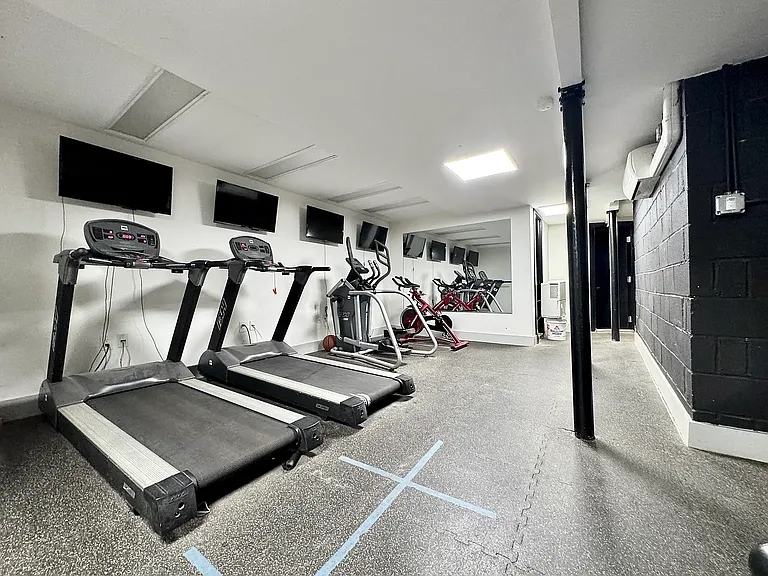 1721 Woodbine St #1R — Photo 14
