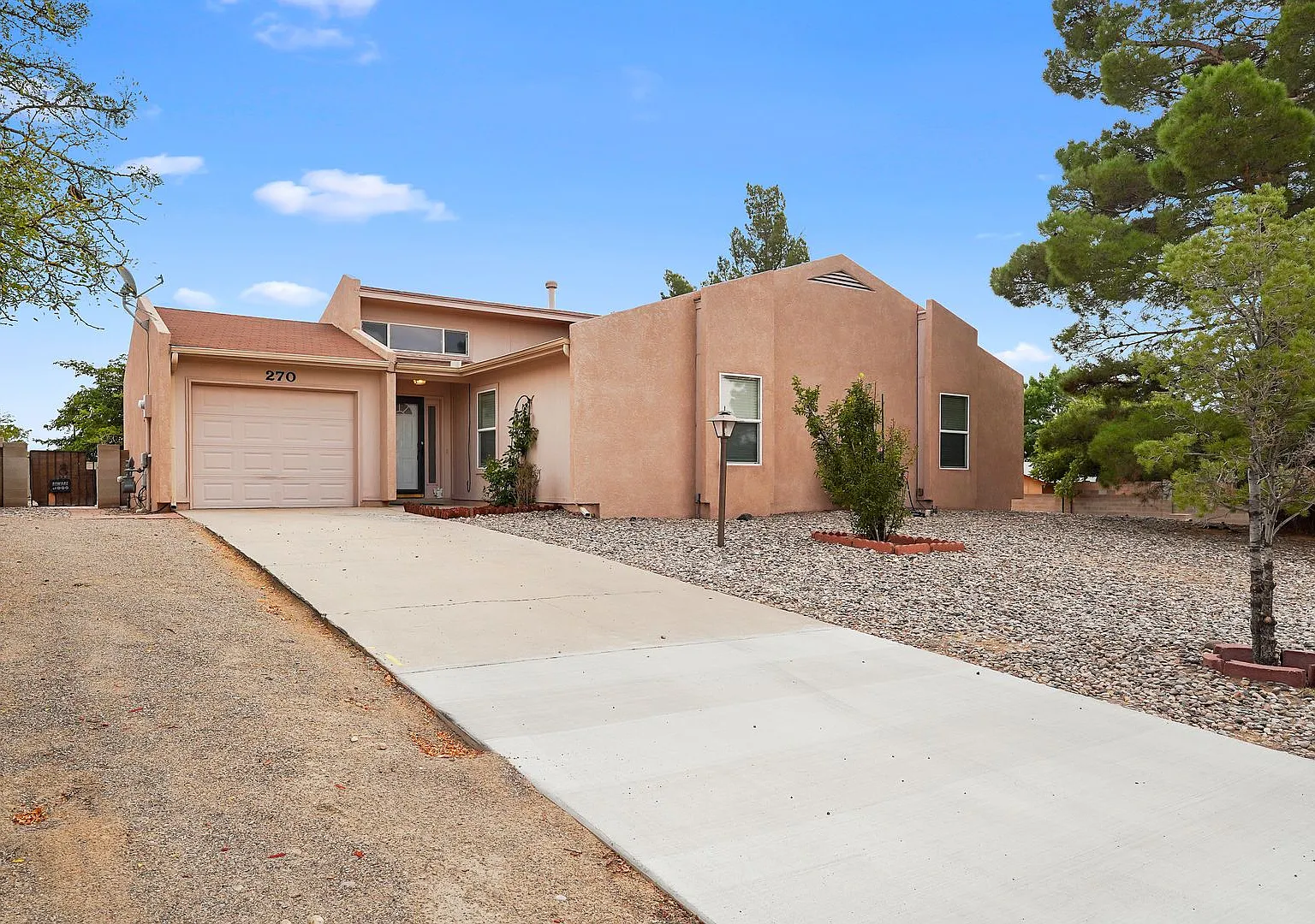 For Rent | 3 Bed / 2 Bath | 1-Car Garage | Rio Rancho | Large Backyard — Photo 1