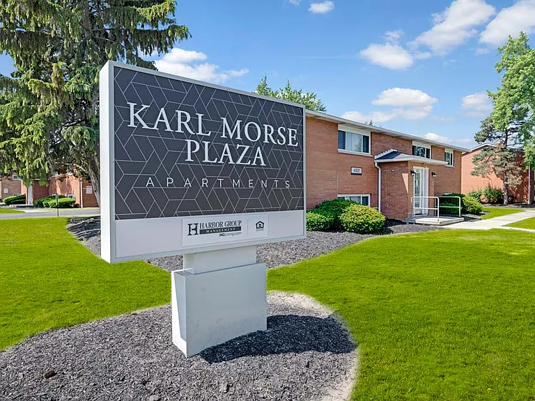 Karl Morse Plaza — Photo 10