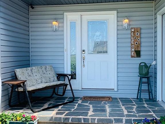 2nd image of 106 Horseshoe Dr