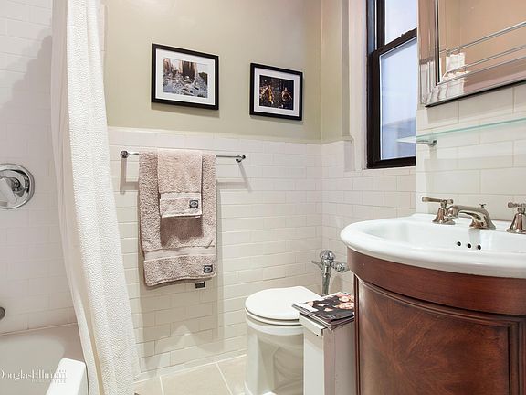 4th image of 114 W 70th St APT 2D