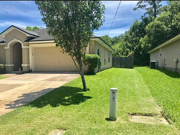 2nd image of 8245 Plaza Gate Ln