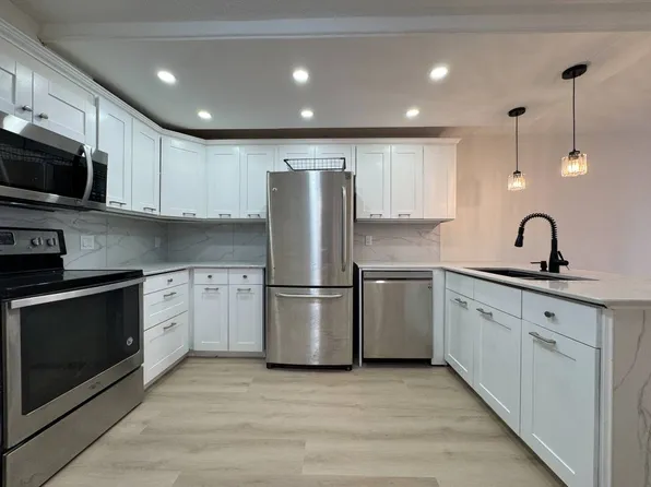 939 Homer St #1907, Vancouver, BC V6B 2W6