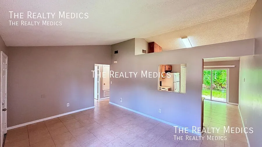 12349 Antonio Circle. Duplex Close to UCF and major highways Large yard, — Photo 3