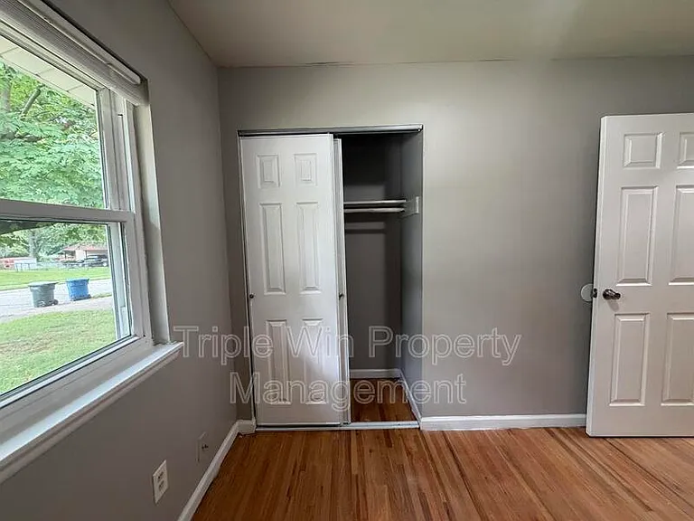 714 Undercliff Dr — Photo 17
