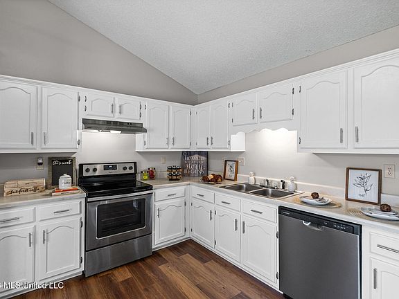 4th image of 6902 Magnolia Dr