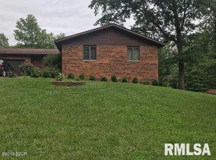 13 Louis Wides Dr, Murphysboro, IL 62966