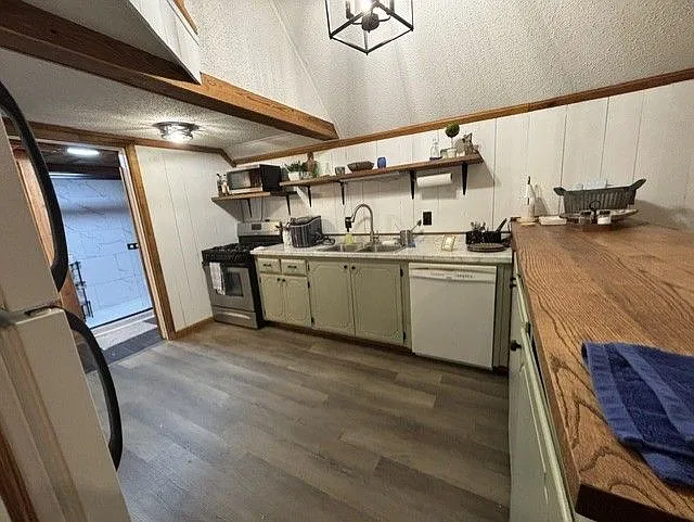 1 bed, 1.0 bath, $2,500 — Photo 3