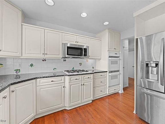 3rd image of 37 Lyman Cir