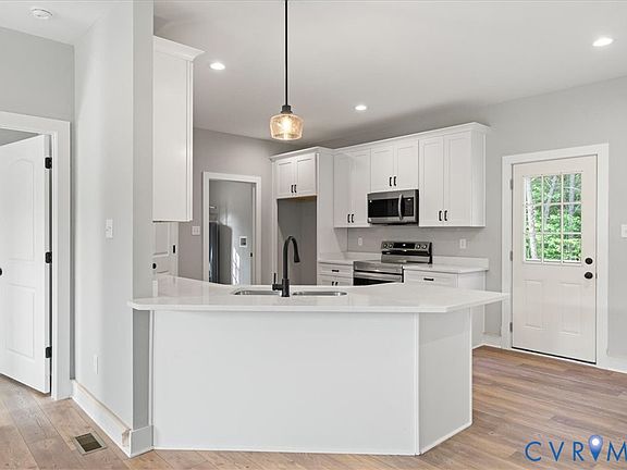 5th image of 26 Maple Knoll Trce