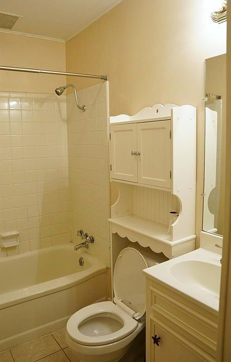1st image of 5000 Lynndale Dr APT A