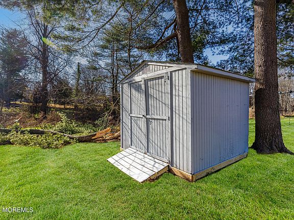 5th image of 150 Cloverdale Cir