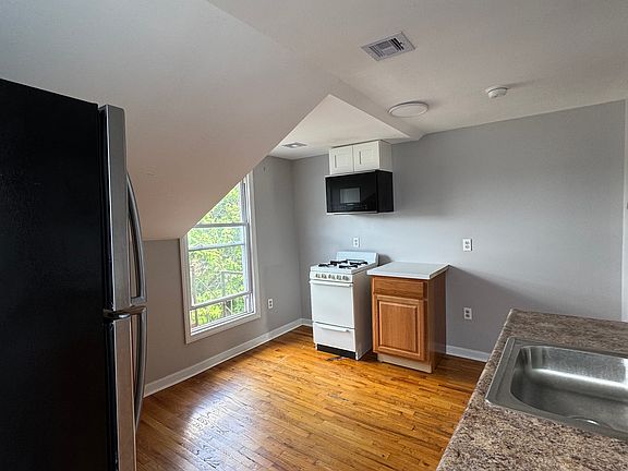 3rd image of 224-226 S 7th St #3