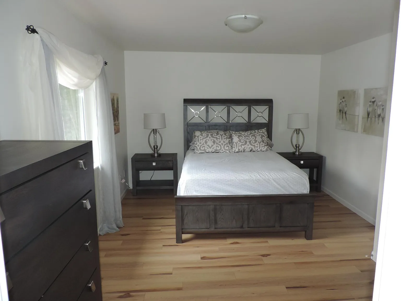 3 bed, 1370 sqft, $4,700 — Photo 2