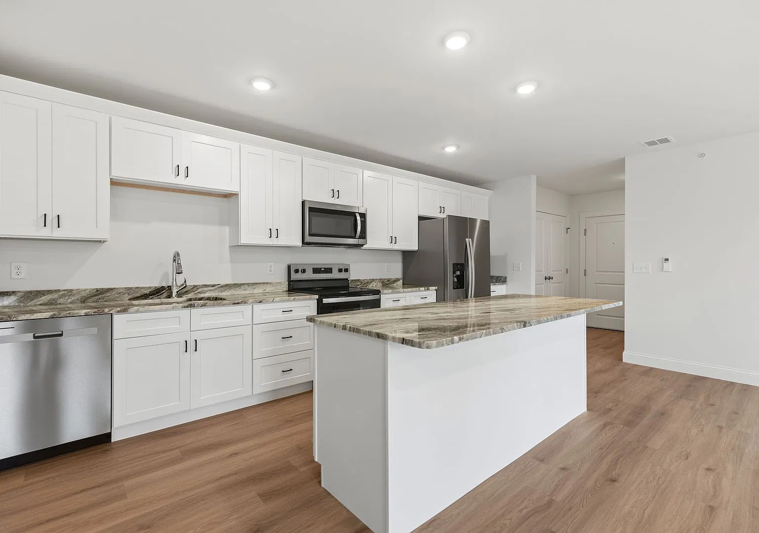 2 Bed/ 1 Bath Massive Kitchen/Living space — Photo 1