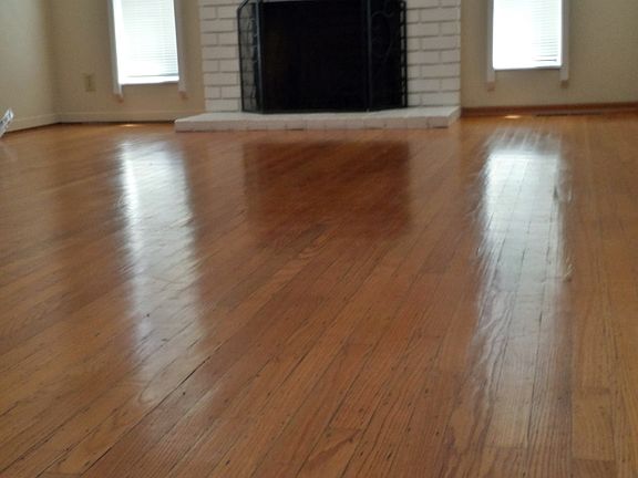 Spacious hardwood throught