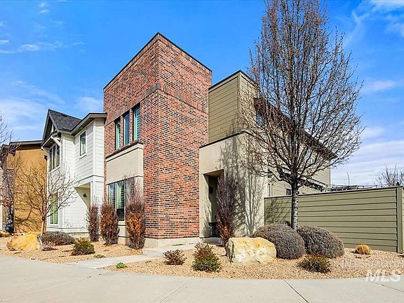 2nd image of 4044 E Parkcenter Blvd