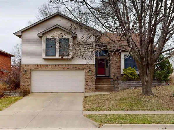 746 Pepper Dr, Iowa City, IA 52240