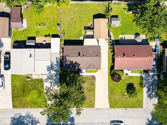 3rd image of 3640 Charlevoix Ave
