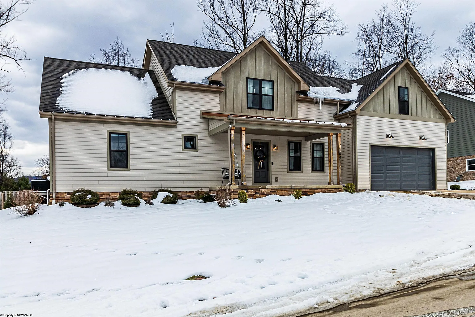 109 Gladstone Cir photo 1