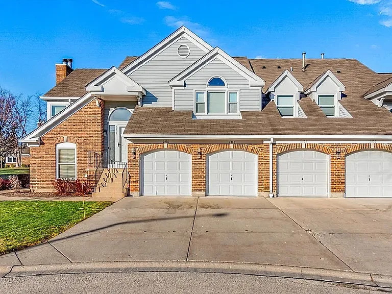 2516 Live Oak Ln — Photo 1