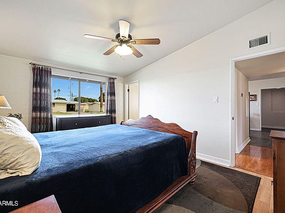 5th image of 11031 W WINDSOR Drive