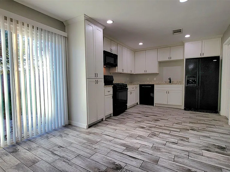 3819 Heatherbrook Dr — Photo 5
