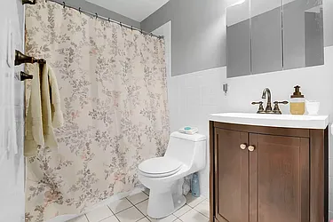 Rented by R New York