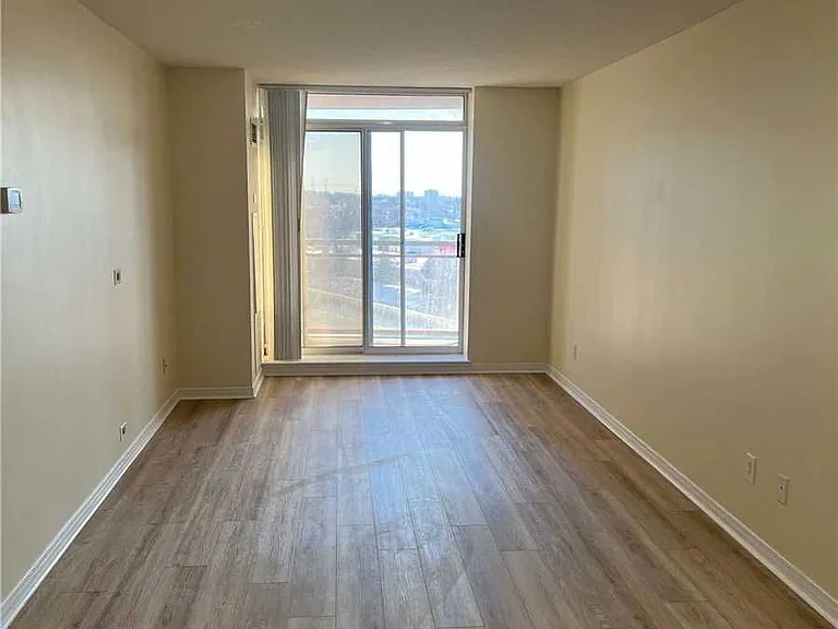 75 King William Cres #1007 — Photo 3