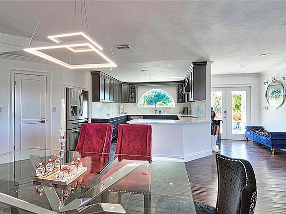 3rd image of 104 Cherry Hill Ct