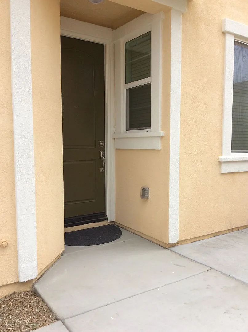 26389 Valencia — Photo 3